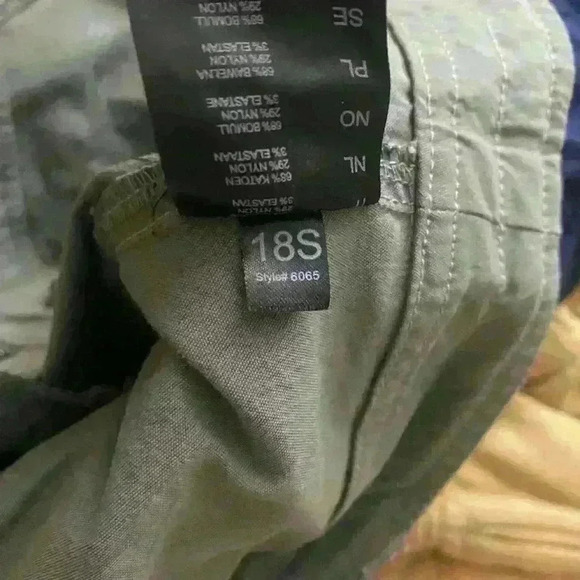 Kuhl Splash Roll up Pants size 12 reg Color Pine - Picture 6 of 6